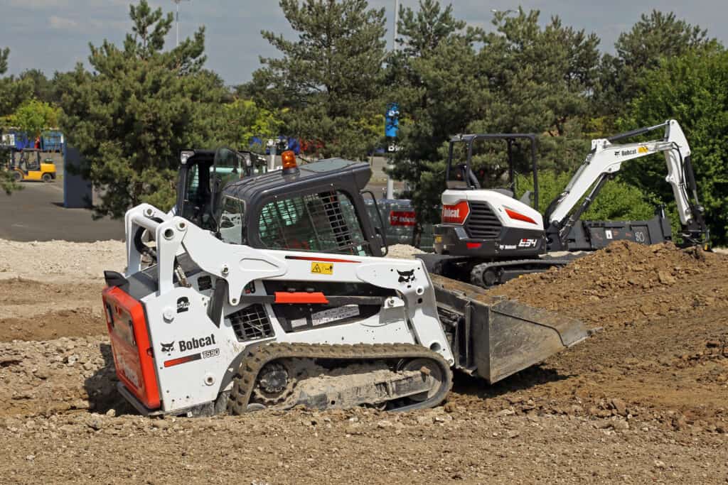 bobact skid steer in dirt